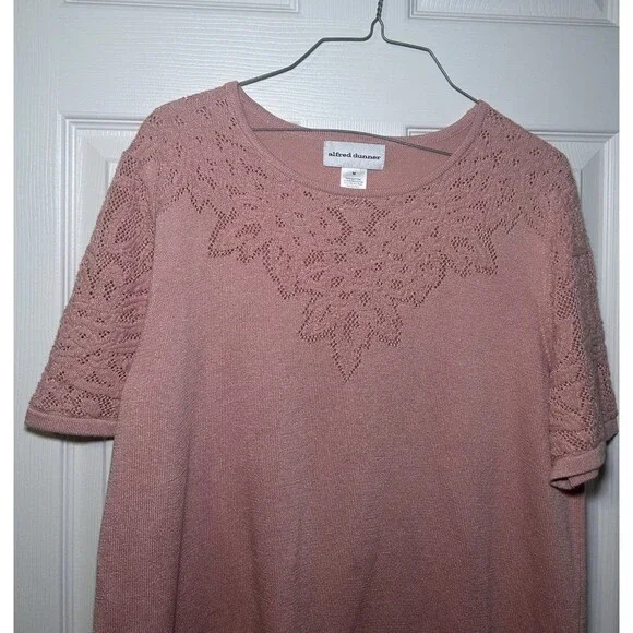 Alfred Dunner Women’s Short Sleeve Crochet Sweater Blouse Pink Size Medium - Picture 4 of 6